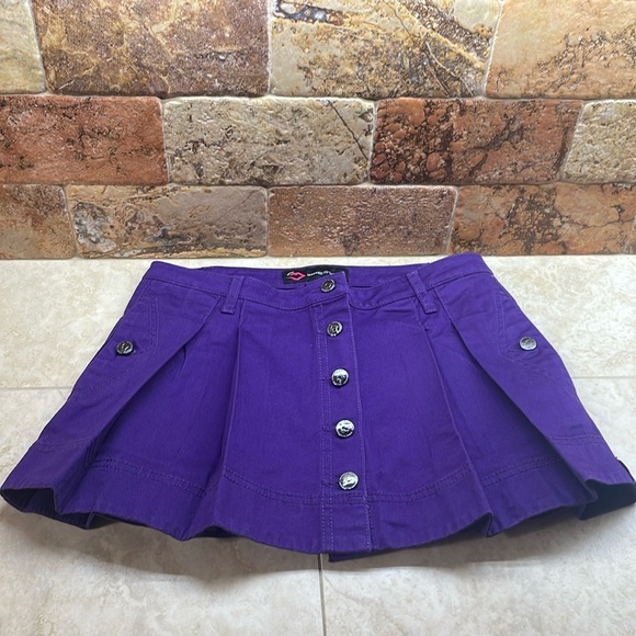 Married to the Mob Purple Pleated Mini Skirt NWT Size M Y2K Streetwear Button - Picture 15 of 16